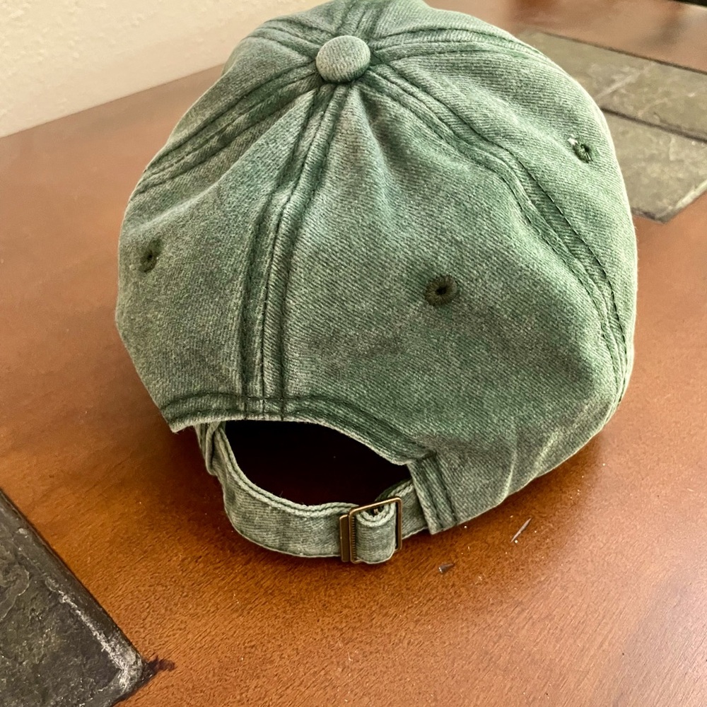 NWT Distressed Green Unisex Baseball Cap w/ Embroidered Shamrock / Clover - Picture 2 of 3